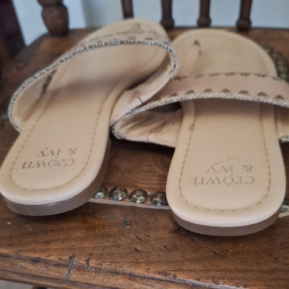 Crown & Ivy Maryna Tan Sandals with Gold Accents Sandals - Picture 3 of 6